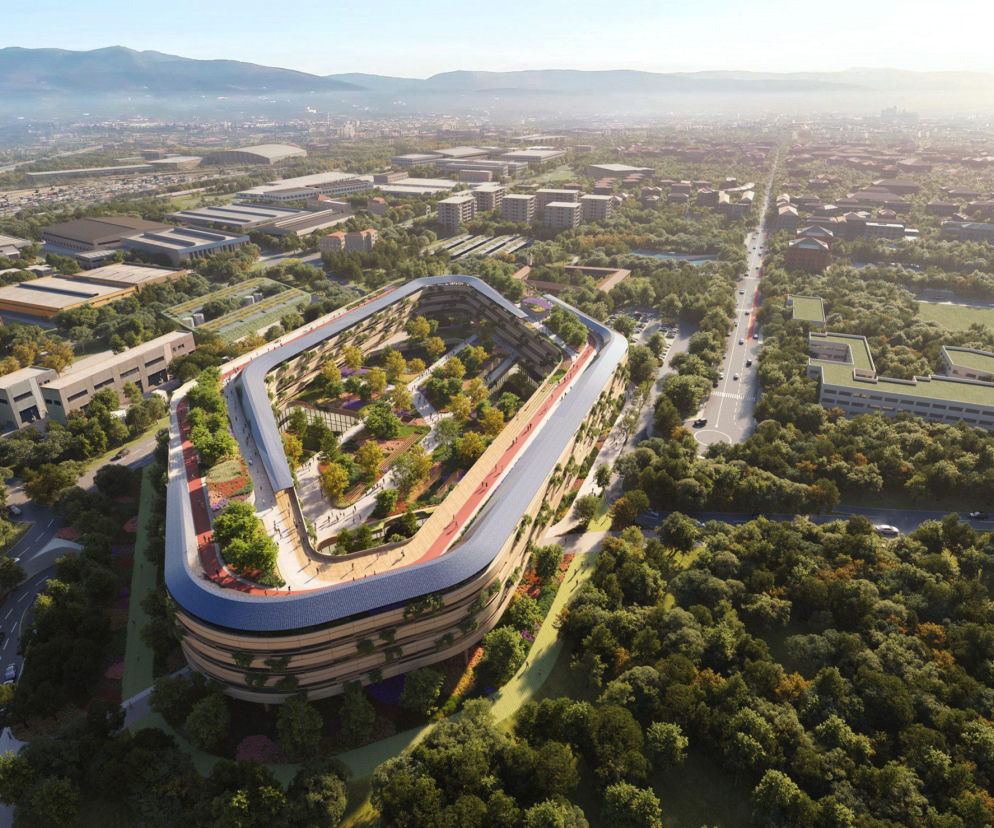 Nowoczesny kampus medyczny w Lombardii, zaprojektowany przez Zaha Hadid Architects. Wielopoziomowy budynek otoczony lasami i terenami zielonymi, z wewnętrznymi ogrodami i panelami fotowoltaicznymi na dachu, harmonijnie wpisuje się w krajobraz. Więcej o architekturze szpitali na Architektura Murator Plus.