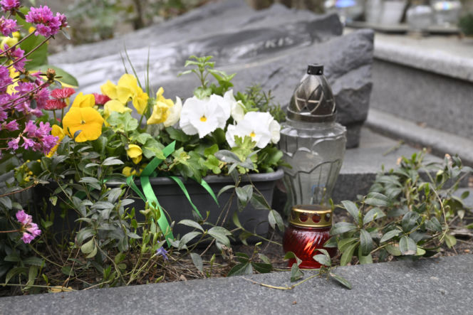 Tak wygląda grób prof. Jadwigi Staniszkis dwa lata po śmierci