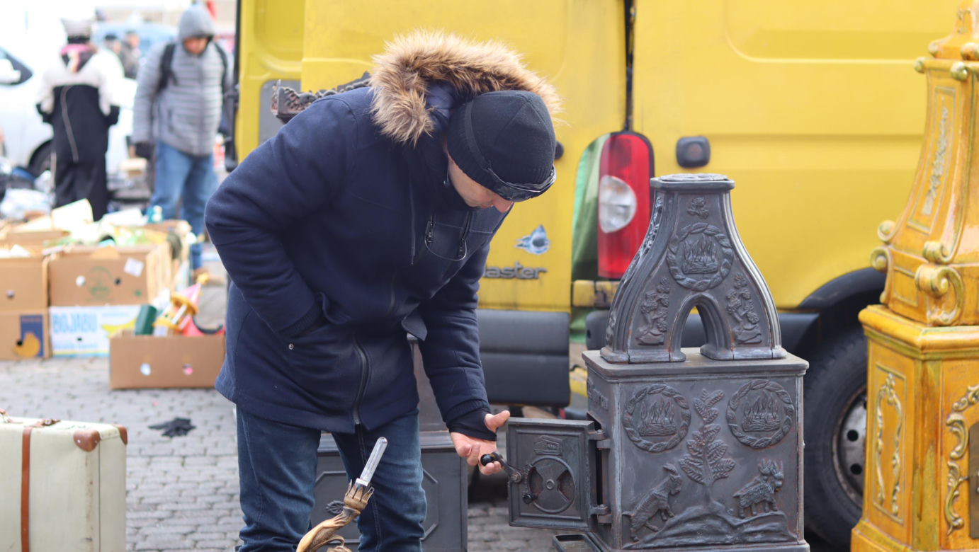 Bombki, samochody i św. Mikołaje. Takie cuda można było kupić na Lubelskiej Giełdzie Staroci