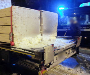 Śnieży ładunek na pokładzie tira