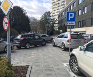 Głosują za wysokimi mandatami, sami łamią przepisy