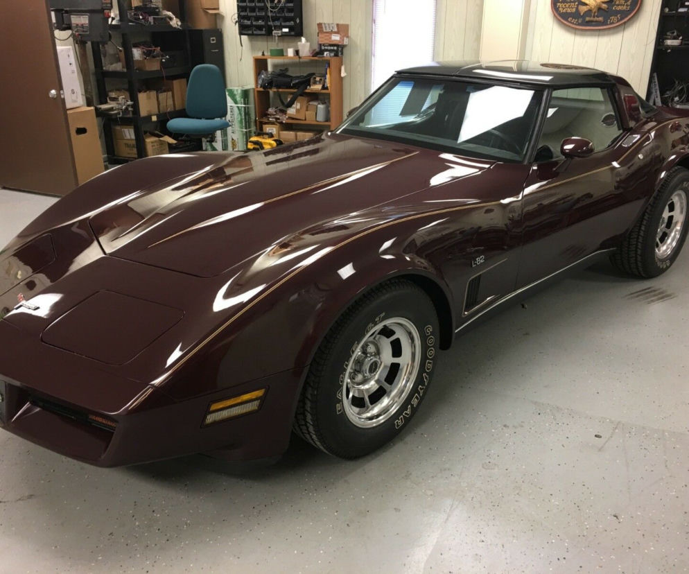 Corvette C3 z przebiegiem 1447 mil 