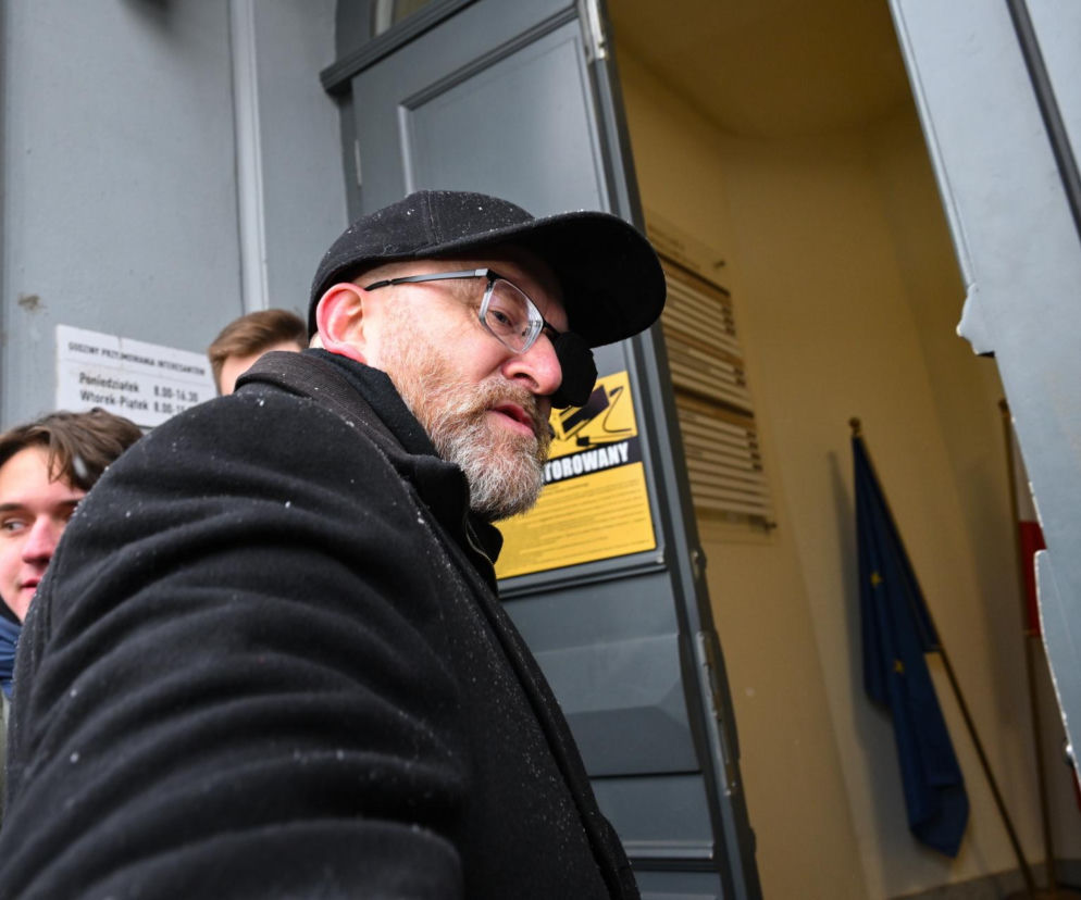 Grzegorz Braun pojawił się w prokuraturze. Nie otrzymał żadnych zarzutów