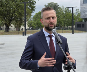 „Budowaliśmy samolot w trakcie lotu z pożarem”. Generał Molenda przechodzi do NATO