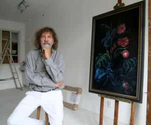 Wiemy, u kogo teraz mieszka Jarosław Kaczyński! W takich warunkach spędza czas. Mamy ZDJĘCIA!