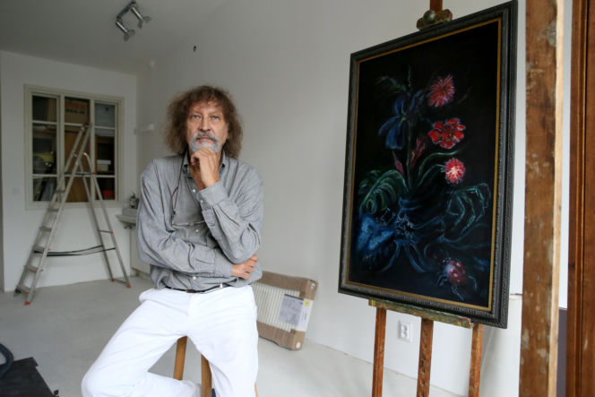 Wiemy, u kogo teraz mieszka Jarosław Kaczyński! W takich warunkach spędza czas. Mamy ZDJĘCIA!