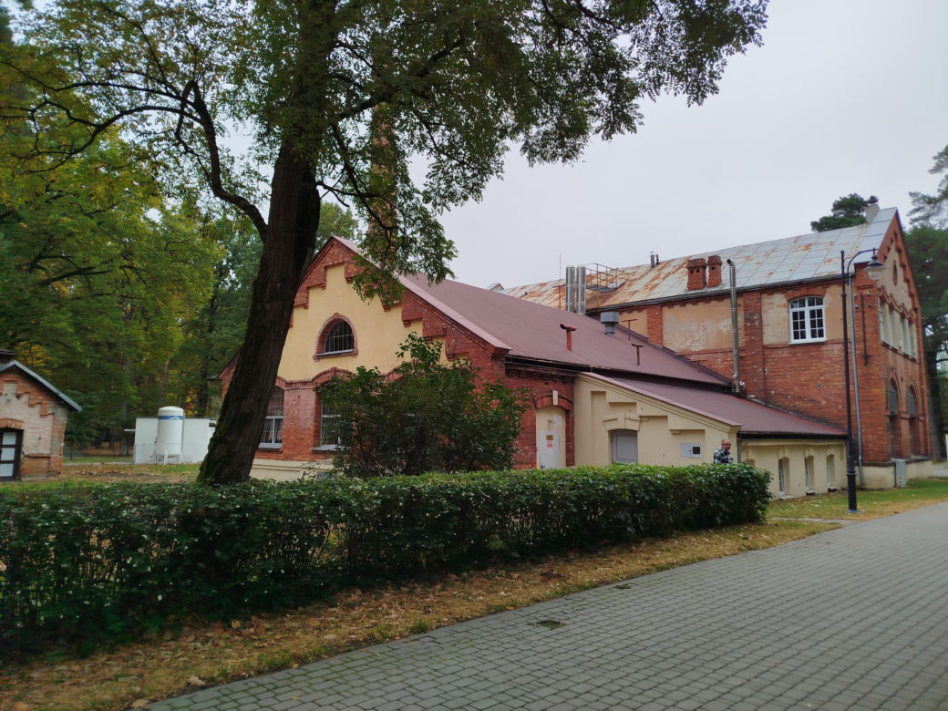 Zabytkowe budynki Lodowni i Kotłowni oraz zespół sanatoryjno-parkowy w Rudce przejdą rewitalizację. Inwestycje będą realizowane do 2028 roku