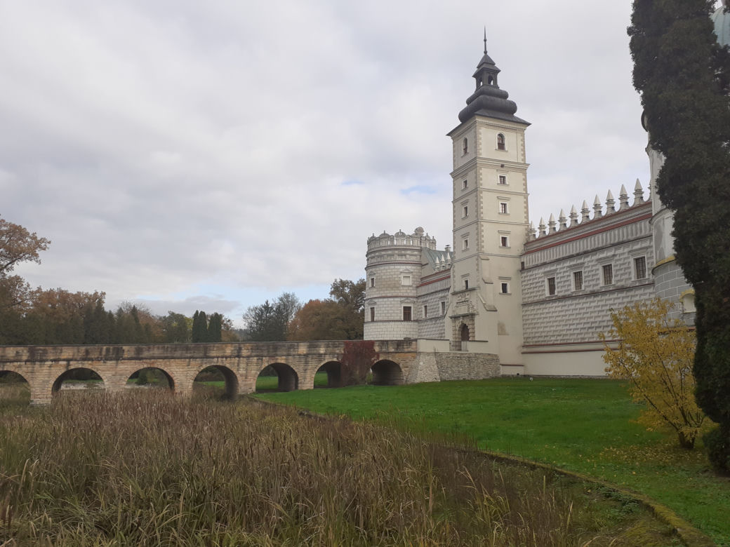 Jesienny spacer po parku zamkowym w Krasiczynie