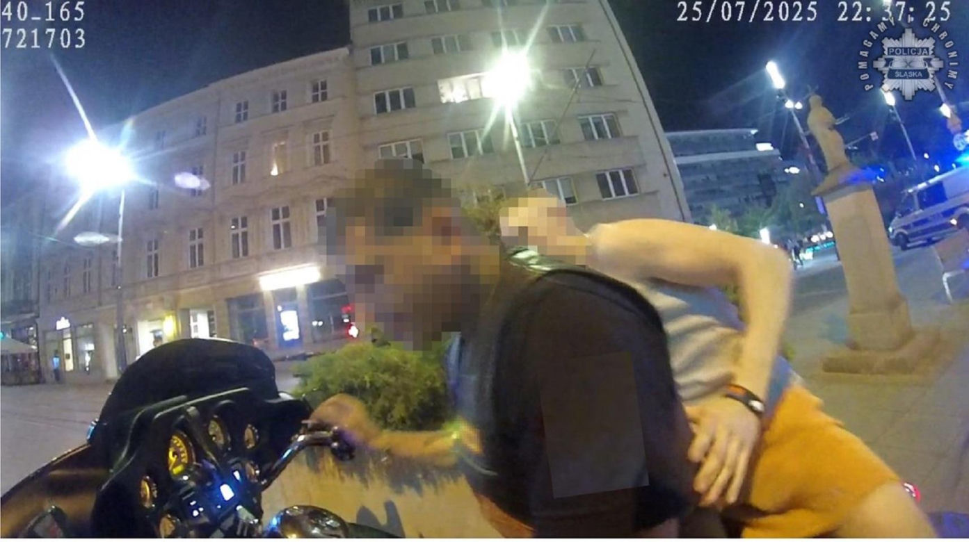 Pijany cudzoziemiec szalał na harleyu po Katowicach. Wjechał na chodnik. Miał przy sobie kastet