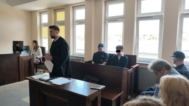 Jechał pod wpływem alkoholu, rozbił mercedesa o słup. 18-letnia Ania zginęła na miejscu