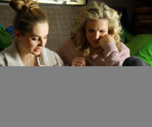 Przyjaciółki 3 sezon odc. 27. Patrycja (Joanna Liszowska), Inga (Małgorzata Socha)