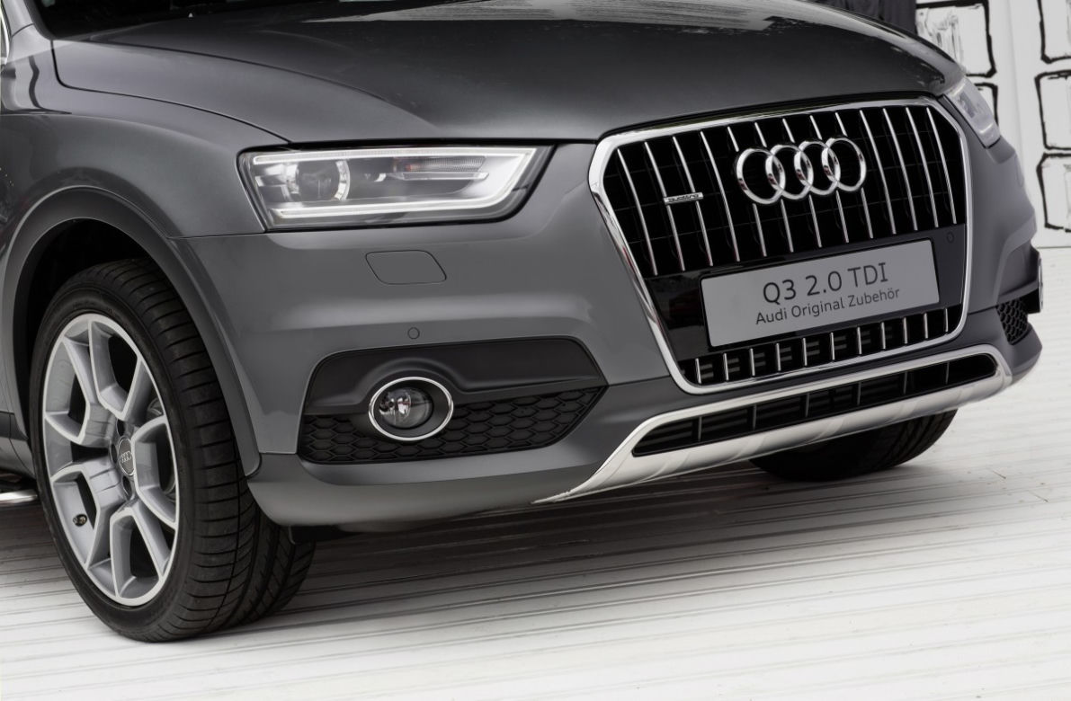 Audi Q3 z kempingowym namiotem