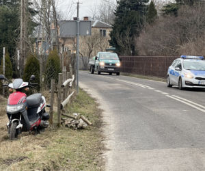 Skuterzysta bez kasku wbił się w w tira. Dramat pod Legionowem