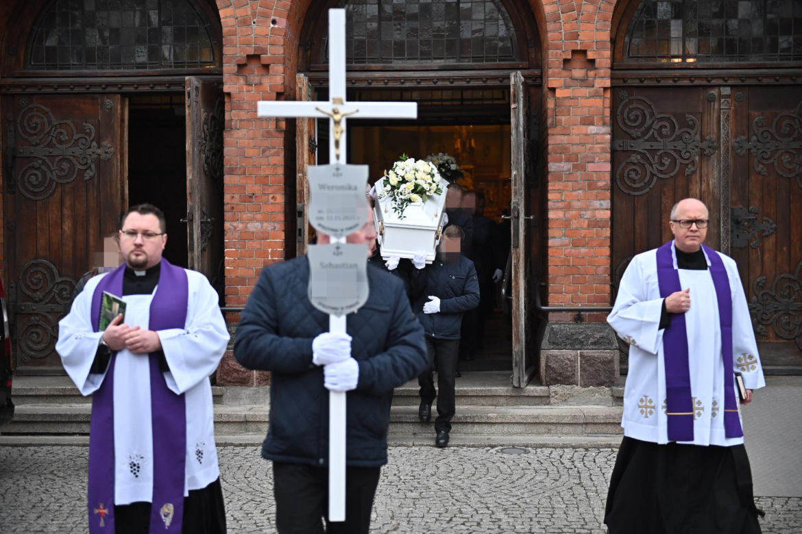 Pogrzeb Weroniki i Sebastiana. Ostatnia droga rodzeństwa
