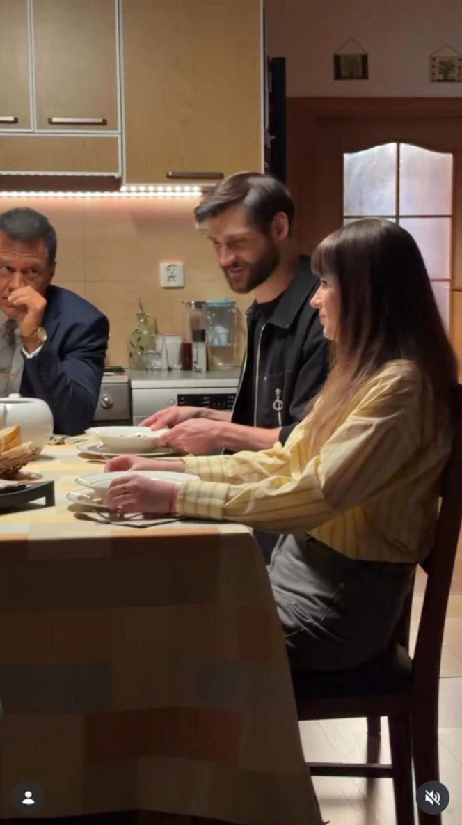 Na dobre i na złe nowy sezon na planie. Andrzej Falkowicz (Michał Żebrowski), Matylda (Amelia Czaja), chłopak Matyldy