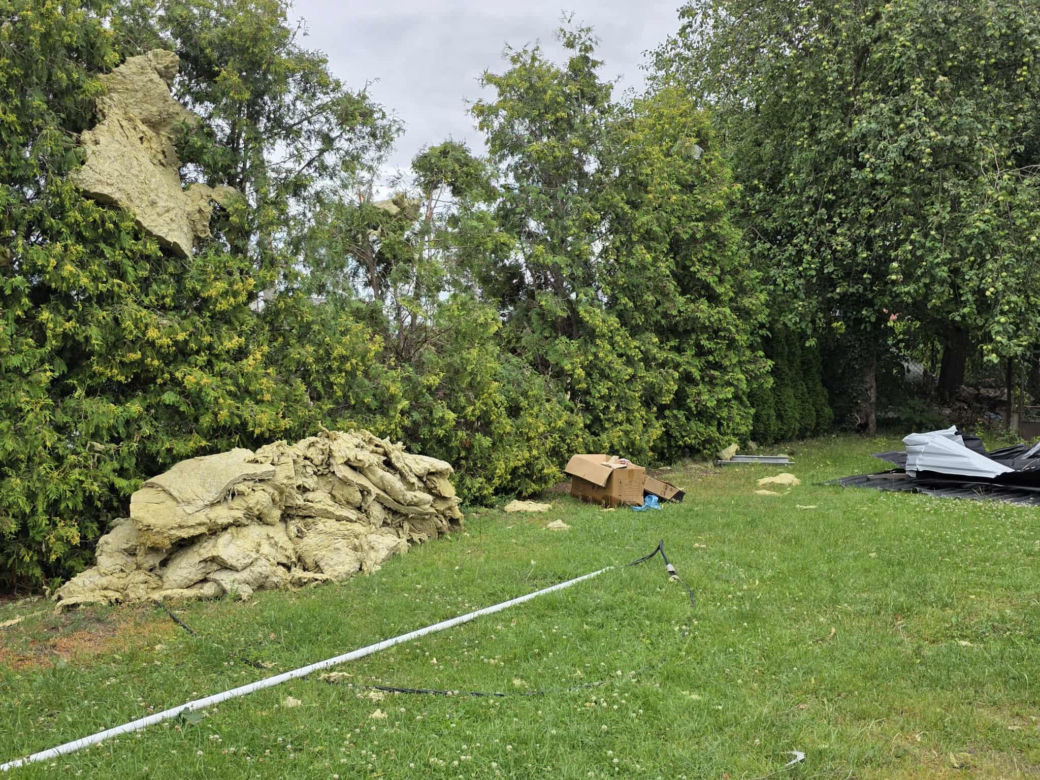 Został tylko gruz i dach w domu w ogrodzie. Wstrząsająca relacja z nawałnicy na Podkarpaciu