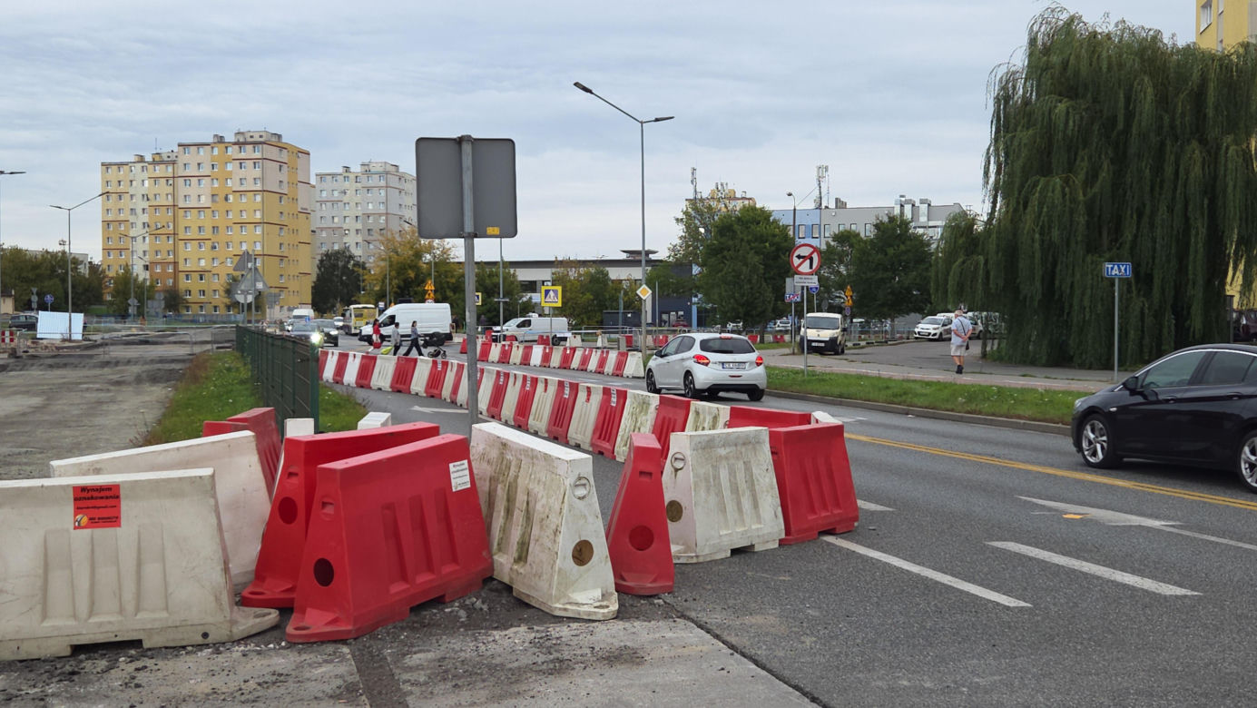 Wyburzają kolejne budynki na Szwederowie. Powstaje nowe torowisko tramwajowe [ZDJĘCIA]