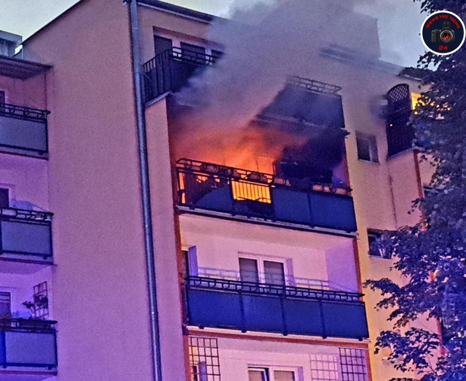 Makabryczny pożar w Pruszkowie. Mieszkanie w bloku płonęło jak zapałka. Nie żyje 17-latek