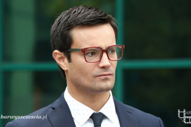 Barwy szczęścia odc. 1400. Oliwier Jakubczyk (Mikołaj Krawczyk)
