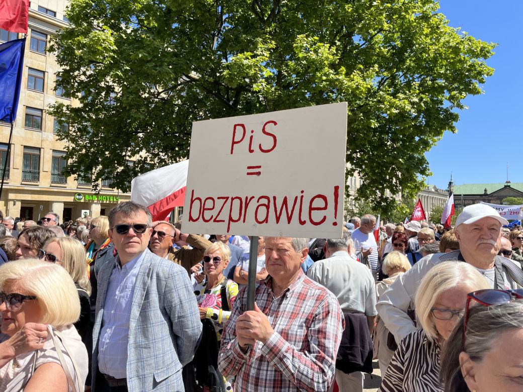 Toast za Wolność w Poznaniu. Tysiące ludzi na placu Wolności