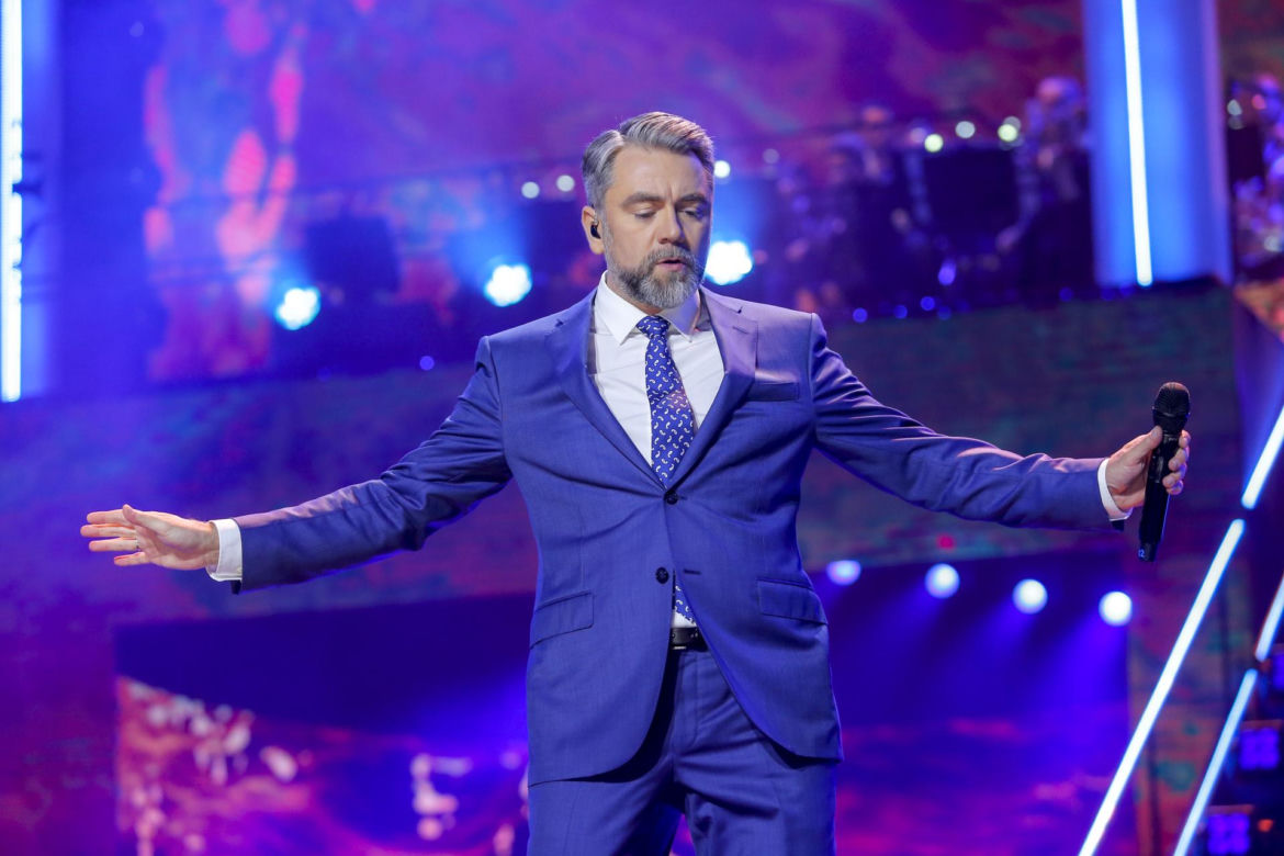 Zaskakujące kulisy życia Kuby Badacha. Śpiewał w chórkach u największych gwiazd, a jego ślub był wydarzeniem roku