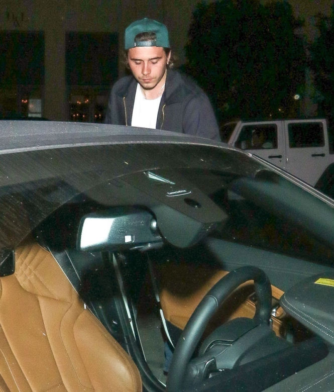 Brooklyn Beckham i Hana Cross