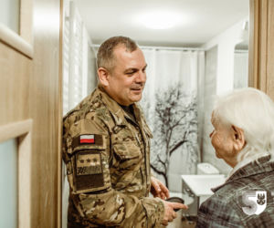 Podlaskie: Medal dla pani Danuty. Żołnierze zawsze mogli liczyć na jej dobre słowo i poczęstunek
