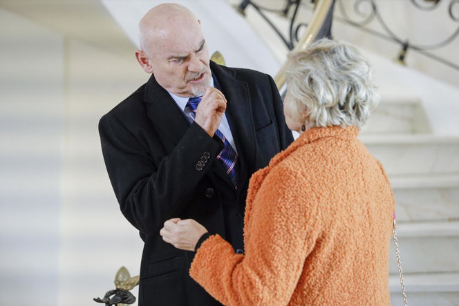 Gwiazdor "Na Wspólnej" zaatakowany przez fankę! "Niech pan już przestanie chlać"!