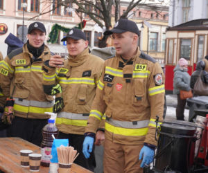 34. Finał WOŚP. Dziennikarze Radia ESKA rozgrzewają Tarnów pysznym żurkiem!