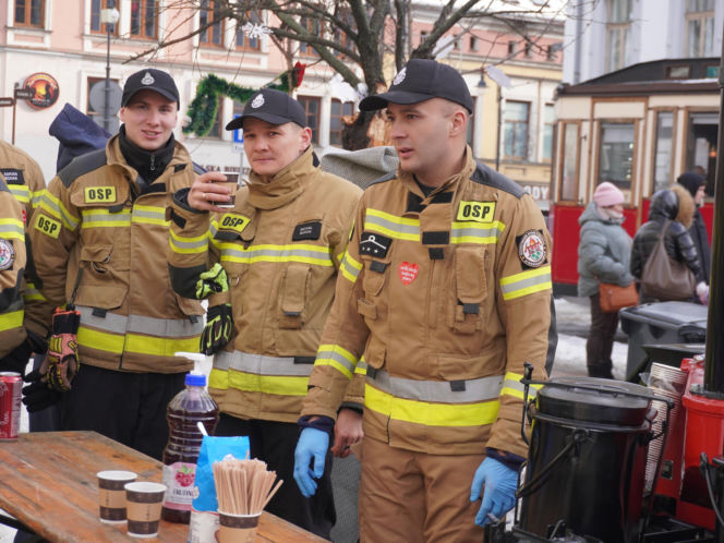 34. Finał WOŚP. Dziennikarze Radia ESKA rozgrzewają Tarnów pysznym żurkiem!