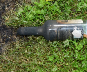 Młynne. Nastolatkowie chcieli podpalić samochód! Obrzucali go koktajlami Mołotowa!