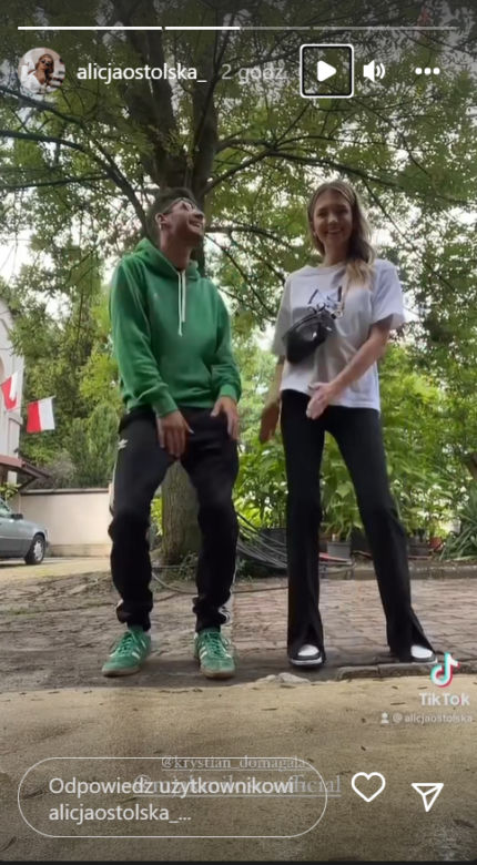 M jak miłość. Ala (Alicja Ostolska), Mateusz (Krystian Domagała) na planie 