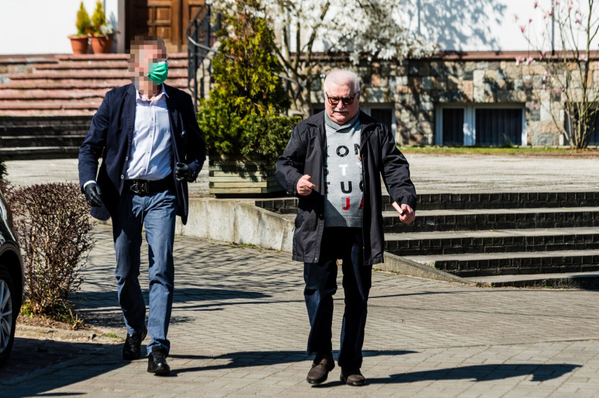 Koronawirus w Trójmieście. Ochroniarze Lecha Wałęsy w maseczkach