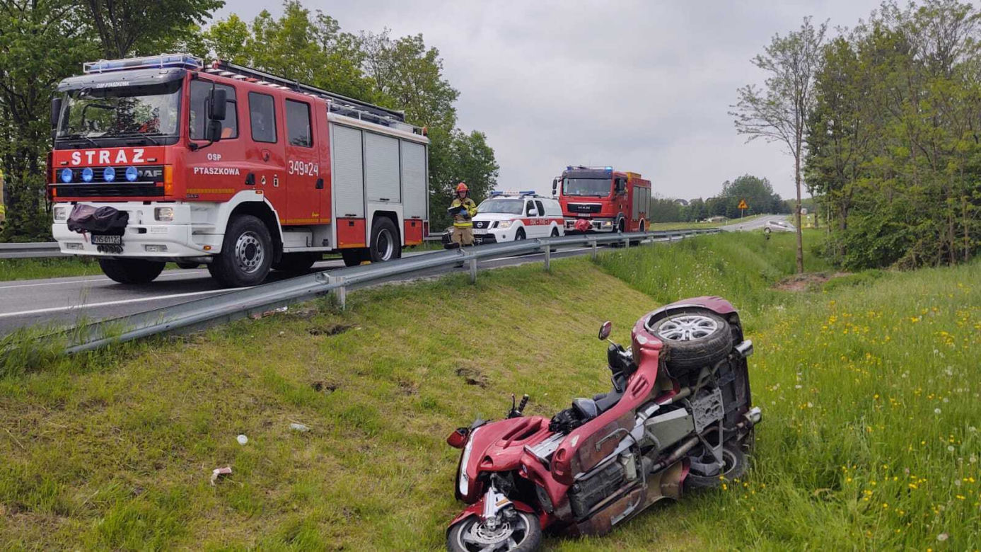 Ptaszkowa. Stracił panowanie nad hondą i wpadł do przydrożnego rowu. Motocyklista w szpitalu