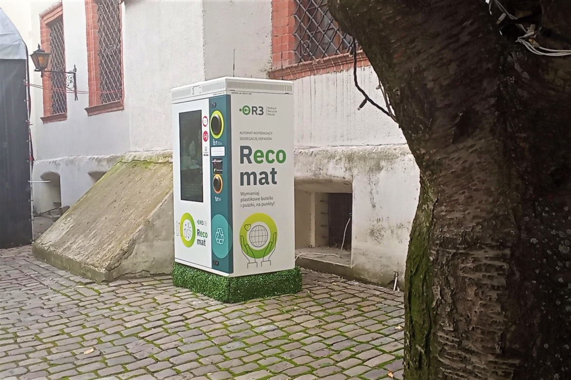 "Recomat" na dziedzińcu Zamku Książąt Pomorskich w Szczecinie