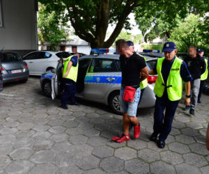 Sprawcy ataku na księdza doprowadzeni do prokuratury