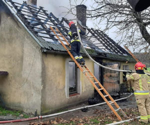 Pożar zabrał im dobytek całego życia. Rodzina z trójką dzieci potrzebuje pomocy 