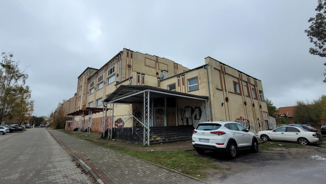 Kiedyś była tu dyskoteka, dziś miejsce popada w ruinę. Smutny los klubu Come-In [ZDJĘCIA]