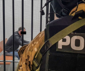 Lubuskie. Aż dwa busy antyterrorystów konwojowały zatrzymanego groźnego  gangstera
