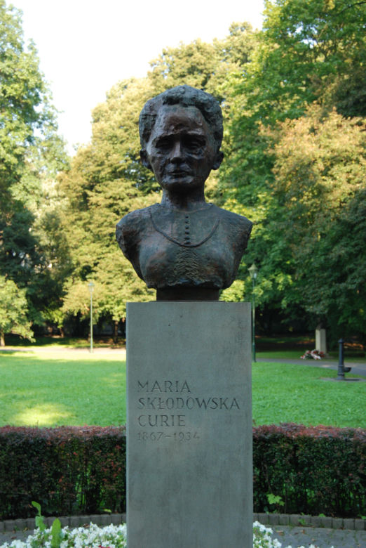 Popiersie Marii Skłodowskiej-Curie w parku im. Henryka Jordana w Krakowie