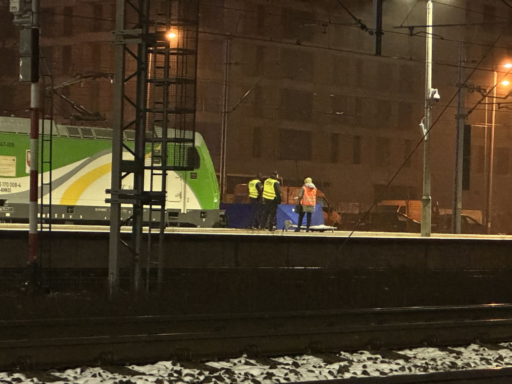 Tragedia na torach w Warszawie. 15-letnia dziewczynka zginęła pod kołami pociągu