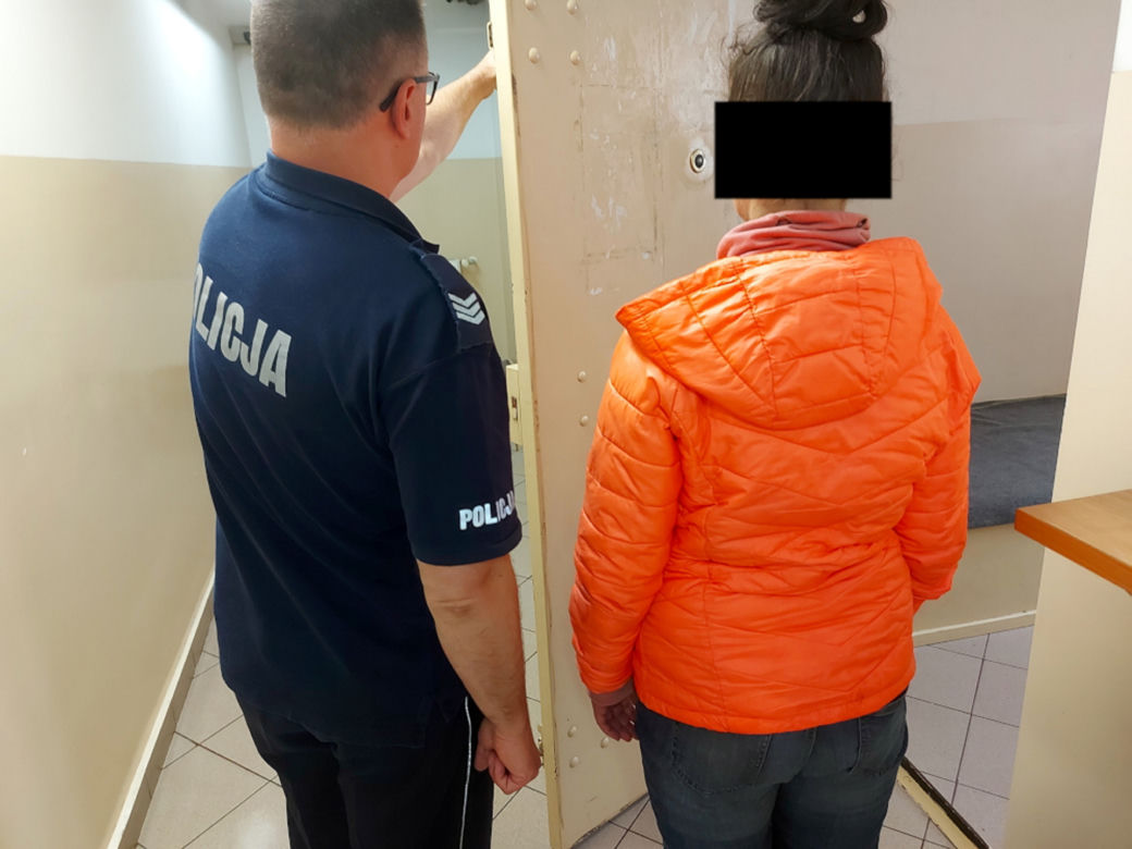 Dramat w Otwocku. Matka więziła 10-letniego synka w piwnicy pod podłogą!