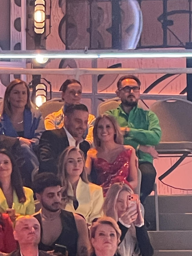 Tak Kaczorowska i Rogacewicz zachowywali się na ramówce TVP. Najpierw obejmował, a potem nurkował pod krzesło!