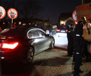 Pikieta pod Wawelem w rocznicę pogrzebu pary przydenckiej