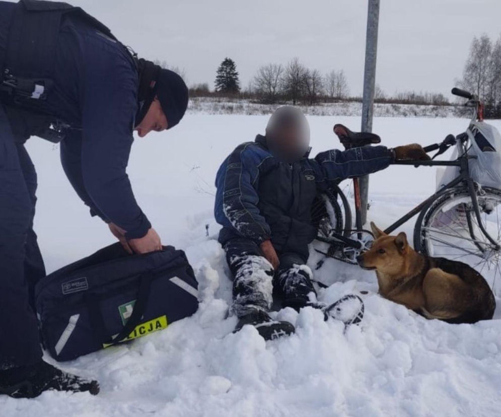 Leżał w zaspie, a wierne psy nie odstępowały go na krok. Dramat na Podlasiu