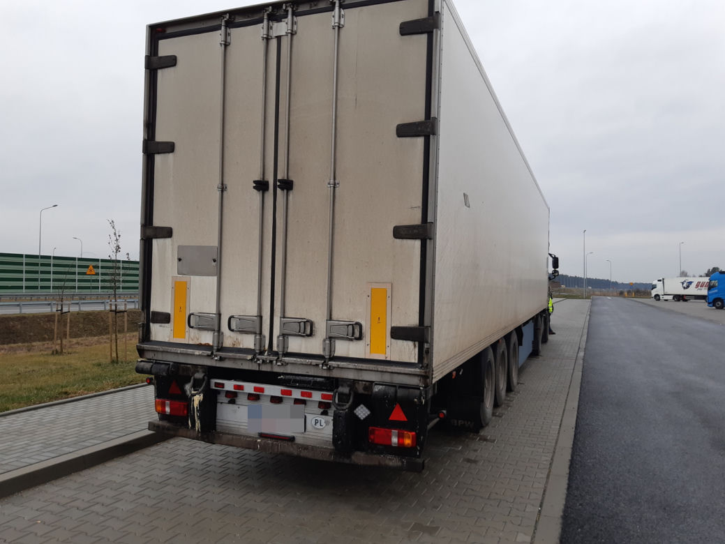 Uciekał przed ITD, bo bał się konsekwencji. Kierowca ciężarówki jechał na magnesie