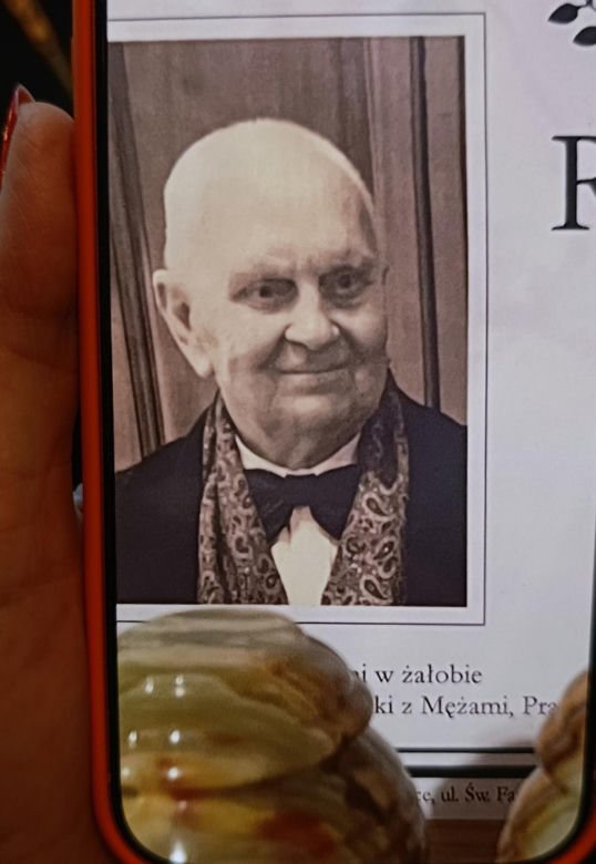 Spadł z noszy w drodze do szpitala, nie przeżył. Medycy oskarżeni o śmierć Ryszarda