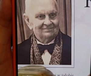 Spadł z noszy w drodze do szpitala, nie przeżył. Medycy oskarżeni o śmierć Ryszarda