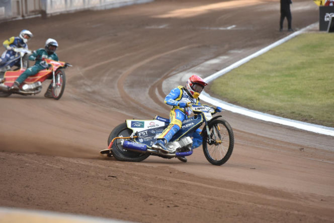 PRES Grupa Deweloperska Toruń - Stelmet Falubaz Zielona Góra, zdjęcia kibiców i zawodników ze sparingu na Motoarenie