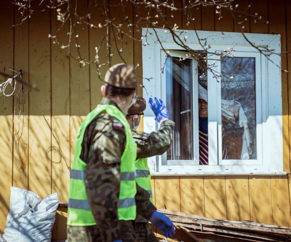 Żołnierze z  3. Podkarpackiej Brygady OT dostarczyli 15 ton żywności potrzebującym